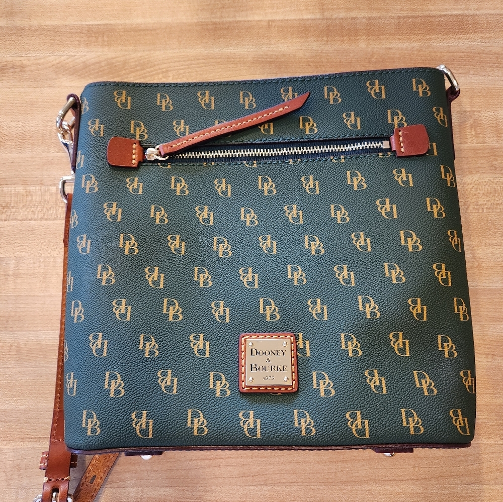 Dooney and Bourke EUC cross body